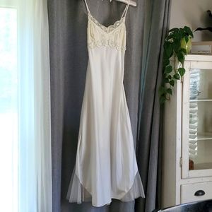 NWT Bridal Nightie. Sz M Never Worn.
